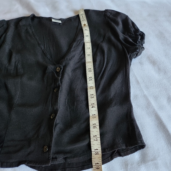 Aritzia Sunday Best 6 (S) cropped cardigan, ruched sleeves, button down - Picture 2 of 7